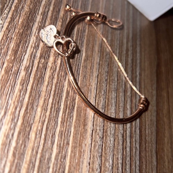 Rose gold Pandora bracelet with pendant of hearts that’s say i love you - Picture 4 of 5